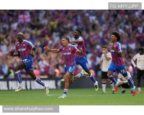 中超激战:里昂与利物浦战平后点球大战引发全场狂欢