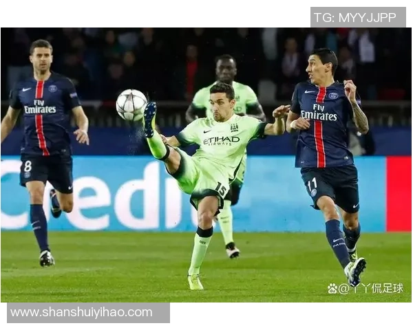 世界杯精彩对决巴黎圣日耳曼以4-0战胜曼城全场沸腾瞬间回顾