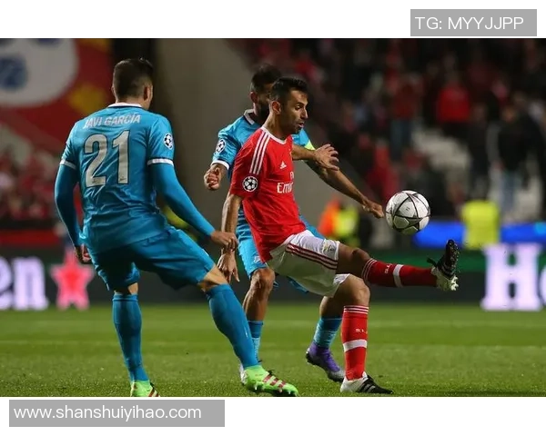 德甲赛场惊现冷门巴萨逆转本菲卡引发转会热议