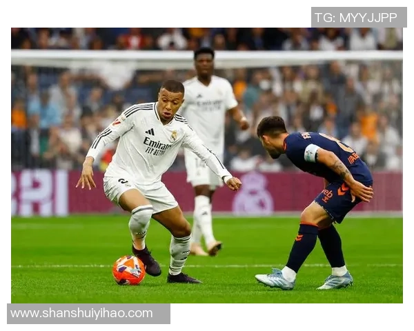 里昂大胜皇马3-0引发全场热议赛后点评揭示惨败原因